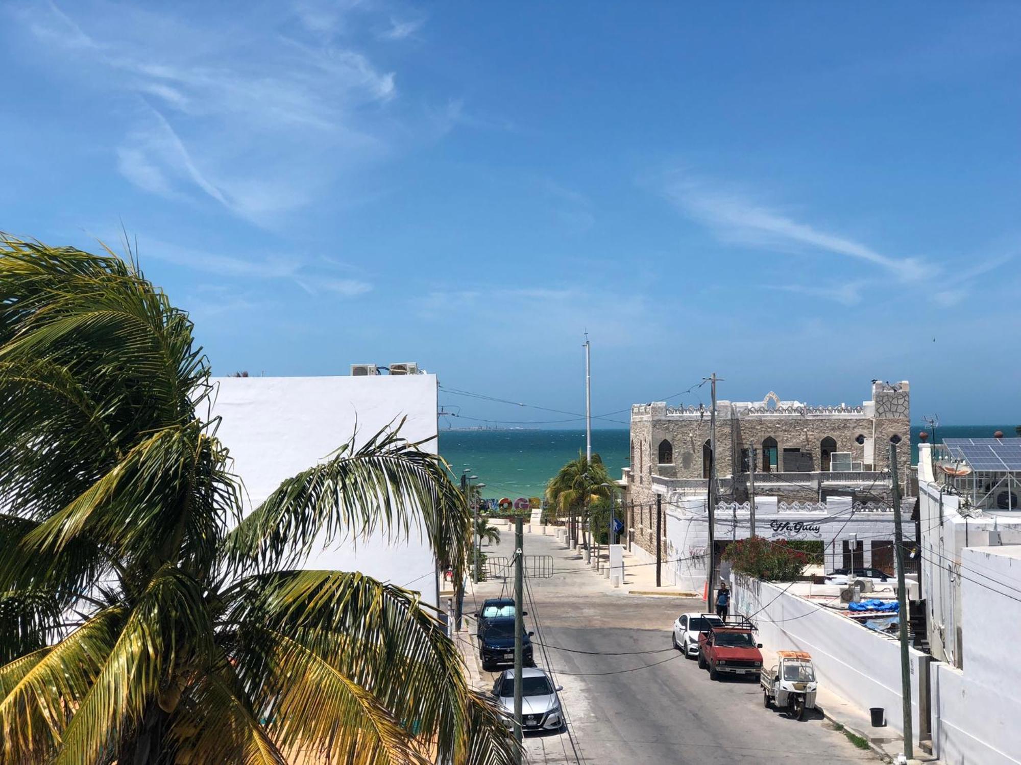 Malecon Beach House In Progreso 1 Block From Beach المظهر الخارجي الصورة