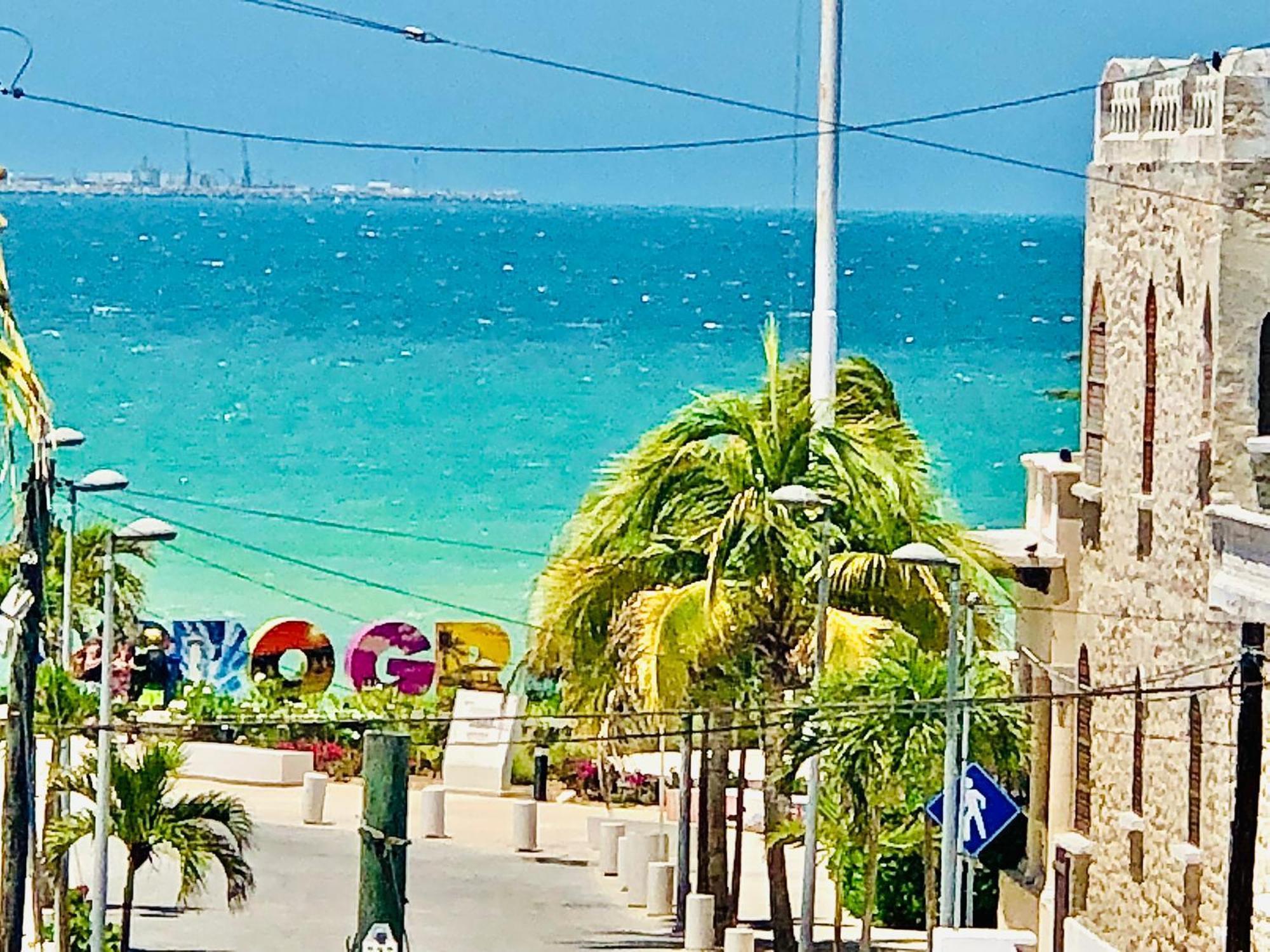 Malecon Beach House In Progreso 1 Block From Beach المظهر الخارجي الصورة